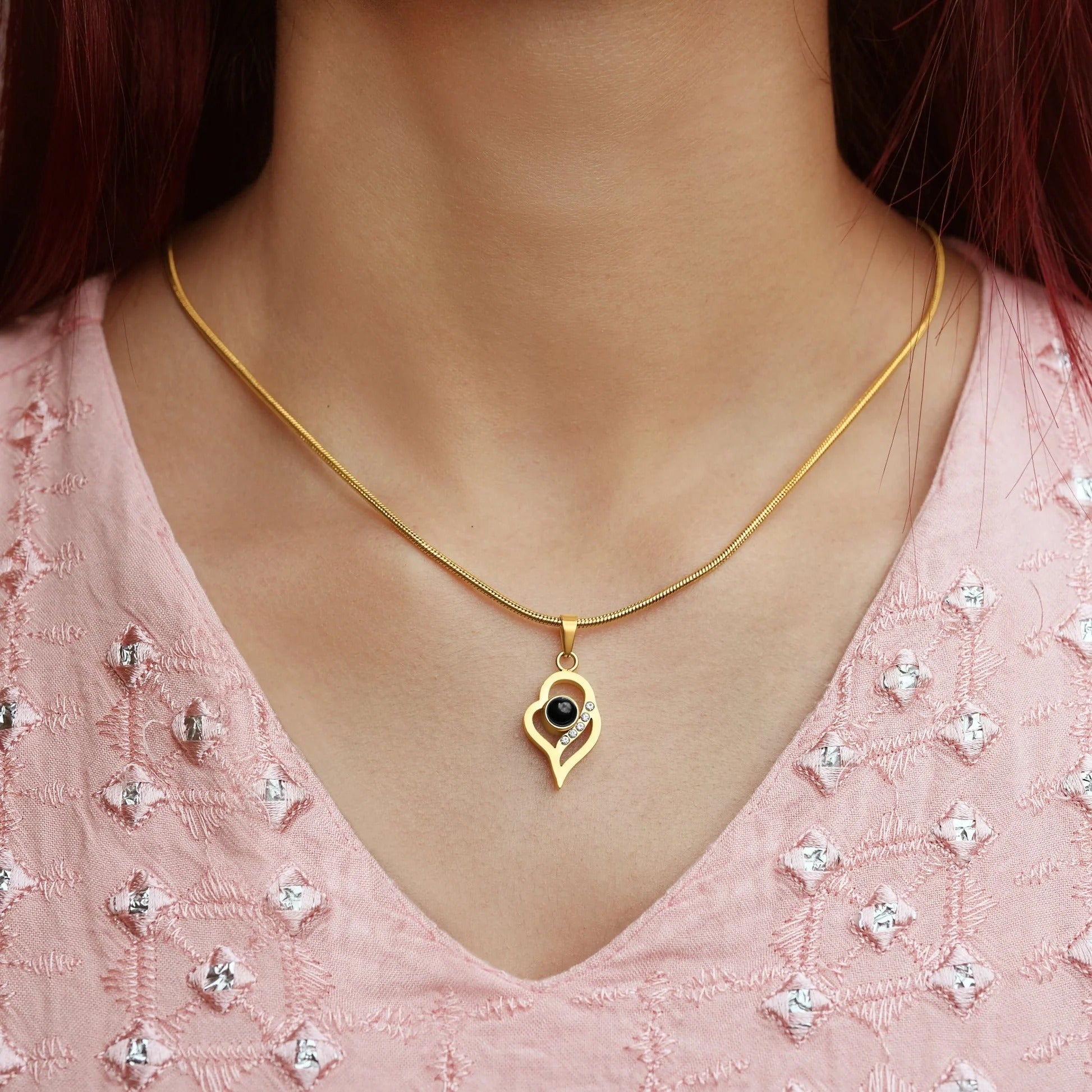 💖✨ Dazzling Heart Projection Photo Necklace